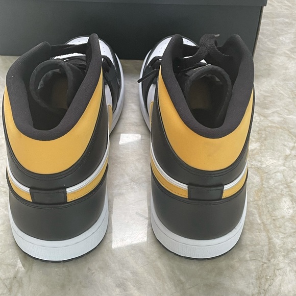 Nike Air Jordan 1 mid se - Picture 4 of 14